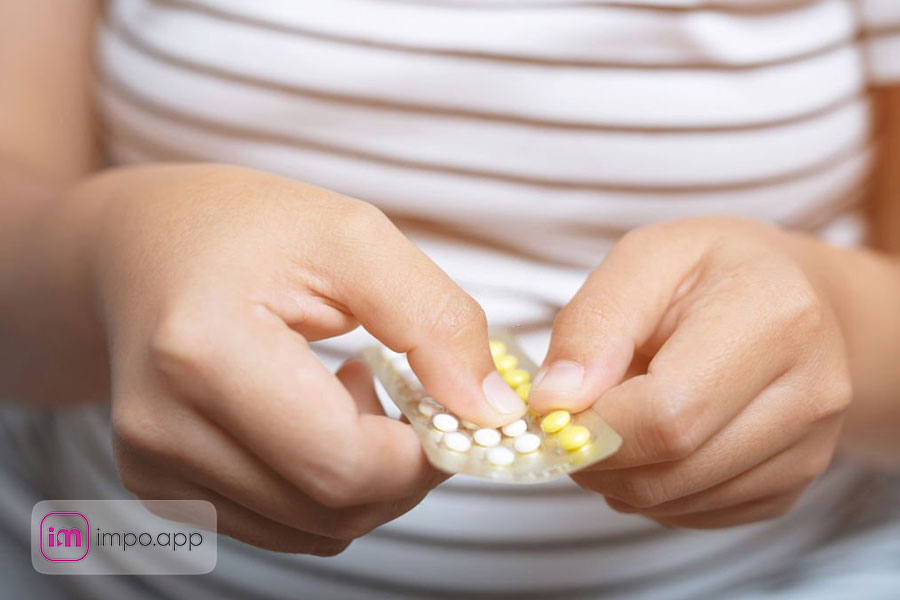 استفاده از قرص ضد بارداری به دلیل داشتن هورمون ها می‌تواند عادت ماهیانه ی شما را دچار تاخیر کند